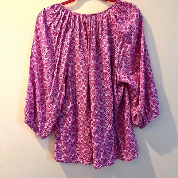 Willi Smith,size 1X, Pink Blouse. Looks great with dress pants, skirt, or jeans. - Picture 4 of 4